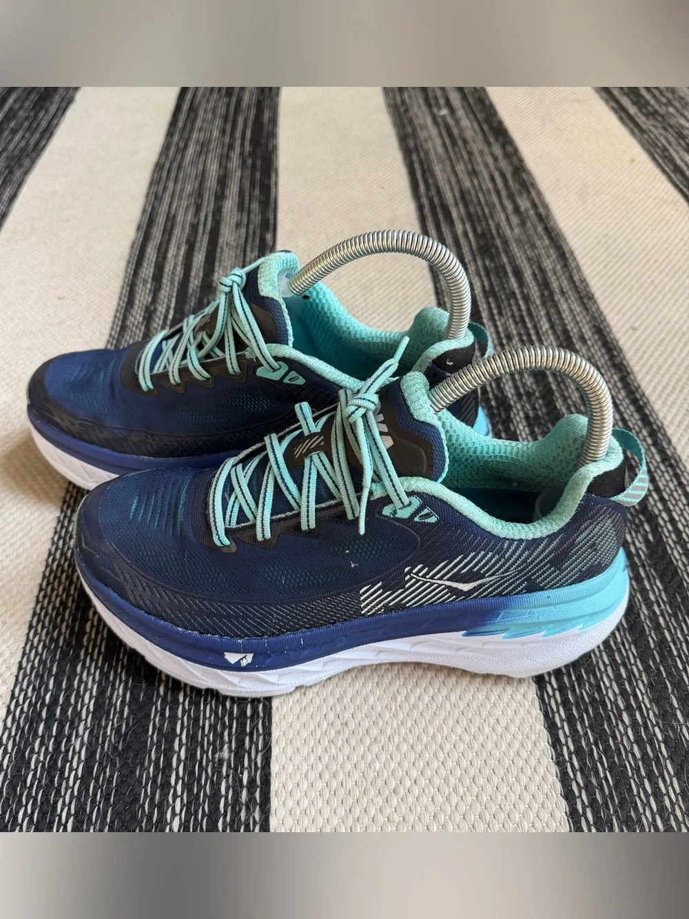 Hoka Bondi 5 Lightweight Women's Neutral Running Shoes in Navy & Aqua Sz. 7.5